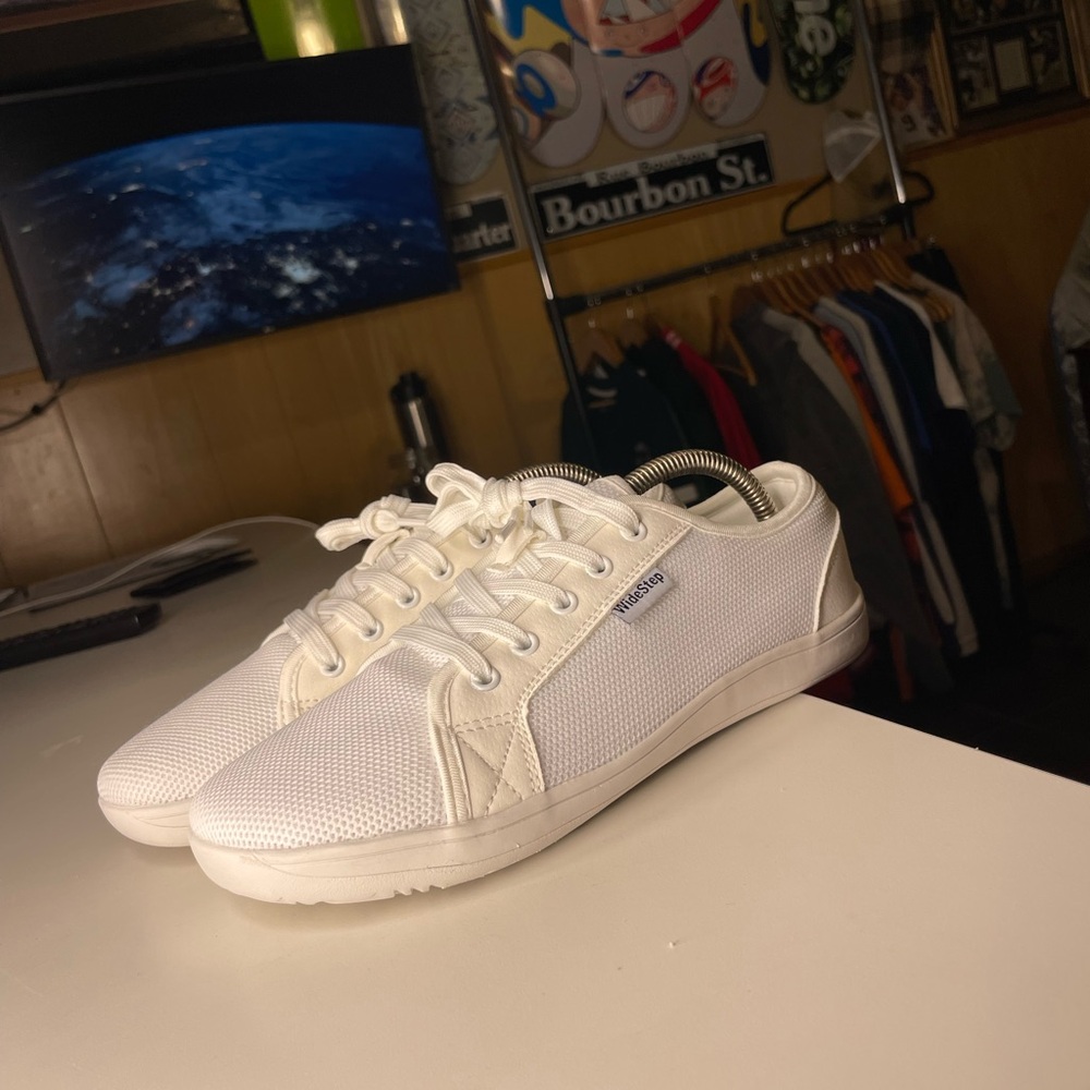WideStep minimalist barefoot sneakers with a white knit upper 7.5